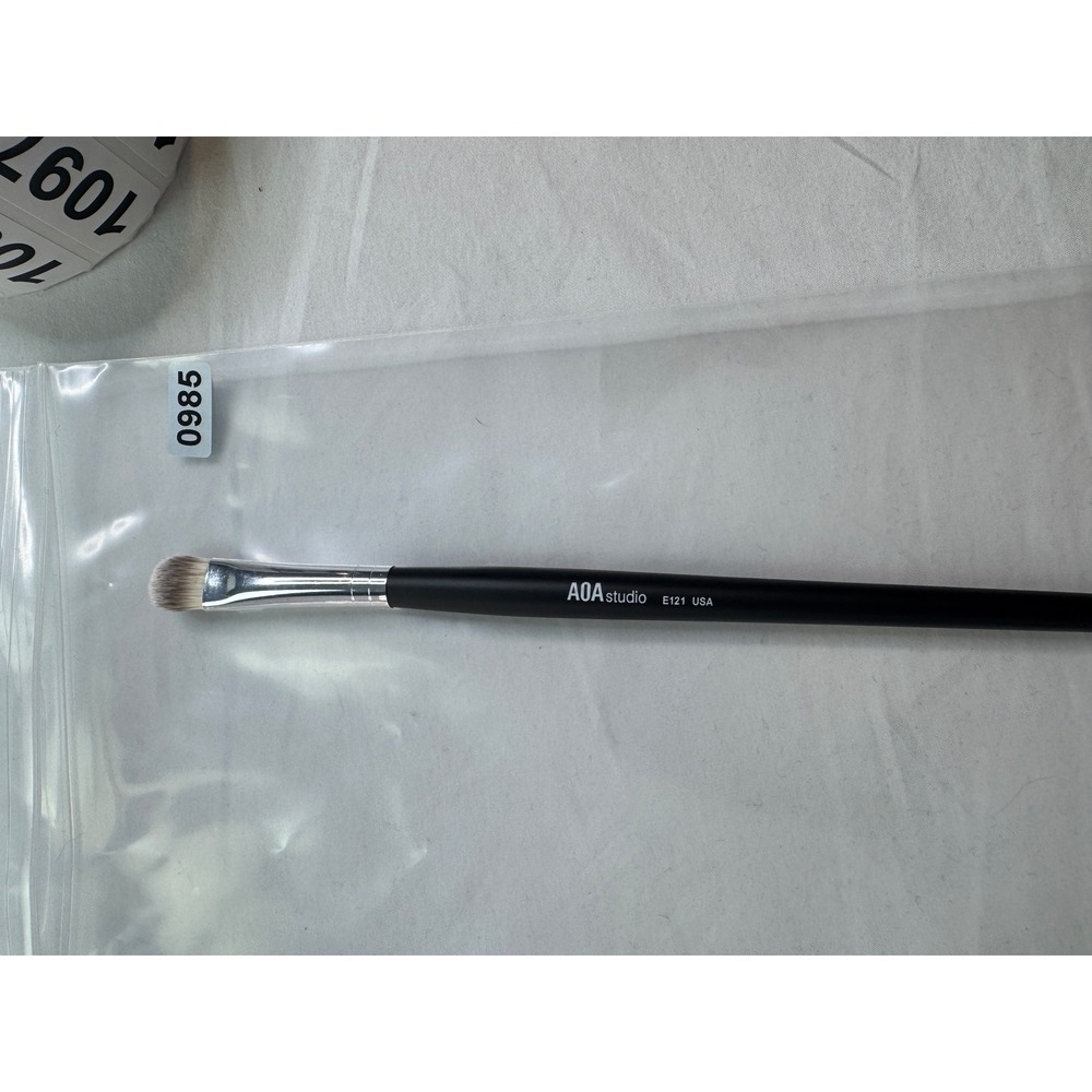 AOA Studio E121 Large Shader Eyeshadow Brush Black Synthetic Bristles